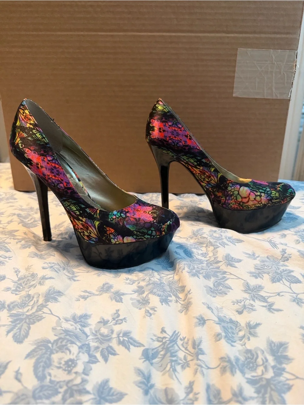 Carlos Santana Multicolor Floral Platform Pumps